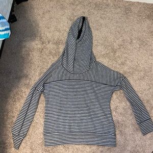 North Face Size Medium Striped Highneck Sweatshirt